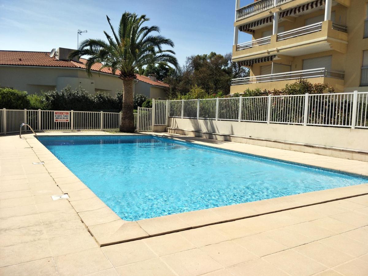 Appartement Face A La Plage Saint-Raphael  Exterior photo